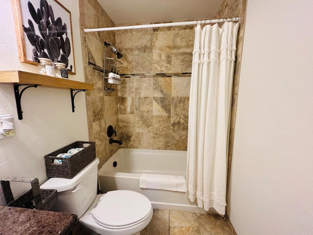 Home Sweet Idahome, Feels Like Home With All The Decor You Wish You Could Afford King Bed In Master, Fully Fenced Dog Friendly Yard, A Few Blocks From Bsu And Downtown Boise, Your Perfect Stay! Εξωτερικό φωτογραφία